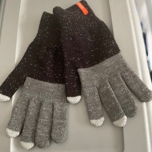 Verloop Black and grey texting knit gloves NWOT